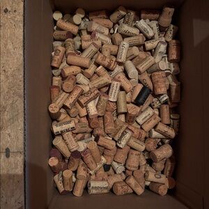 WINE CORKS ~ 100s of wine, champagne & sparkler corks